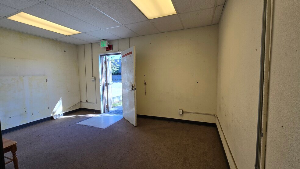 More Photos Of 2001 Hawkins Circle, Los Angeles Warehouse For Lease