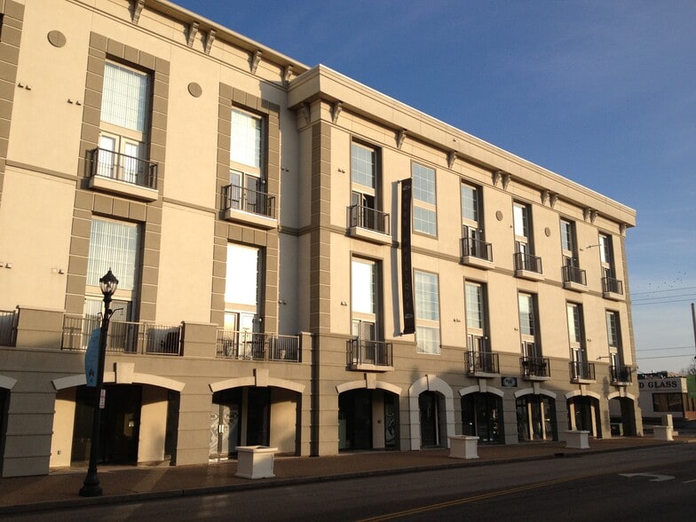 More Photos Of 141 E Madison Ave, Kirkwood Apartments For Lease