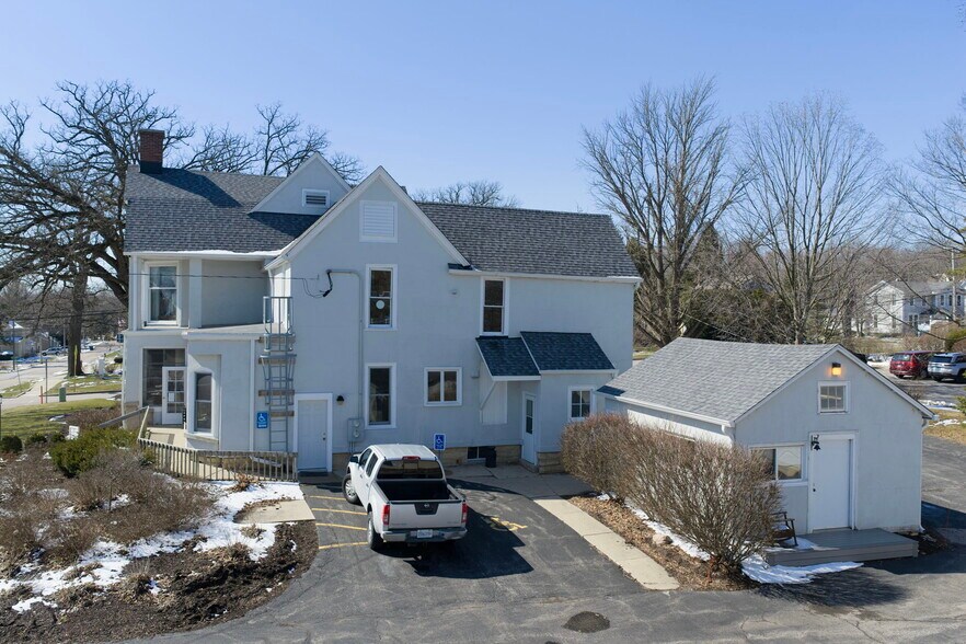 More Photos Of 303 N Main St, Elburn General Retail For Sale