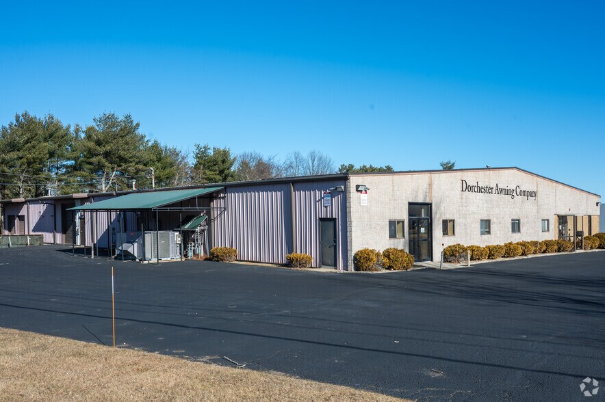 More Photos Of 9 Gallen Rd, Kingston Industrial For Lease