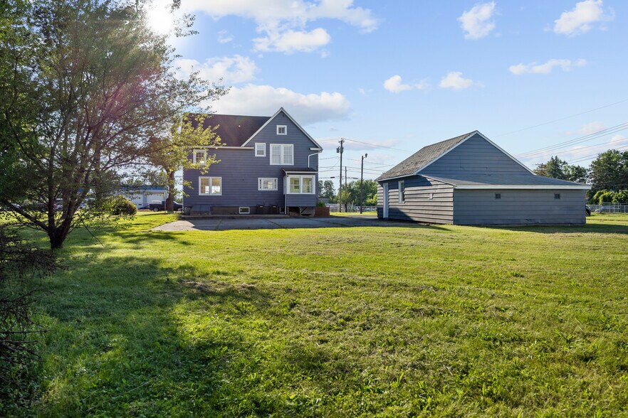 More Photos Of 267 Wolf Rd, Latham Office For Lease