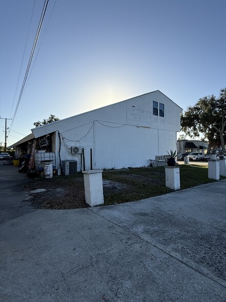 More Photos Of 5671 McIntosh Rd, Sarasota Service For Sale