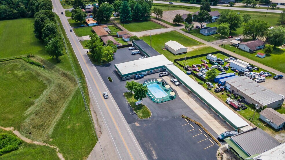 More Photos Of 310 S McCune St, Pilot Knob Hotel For Sale