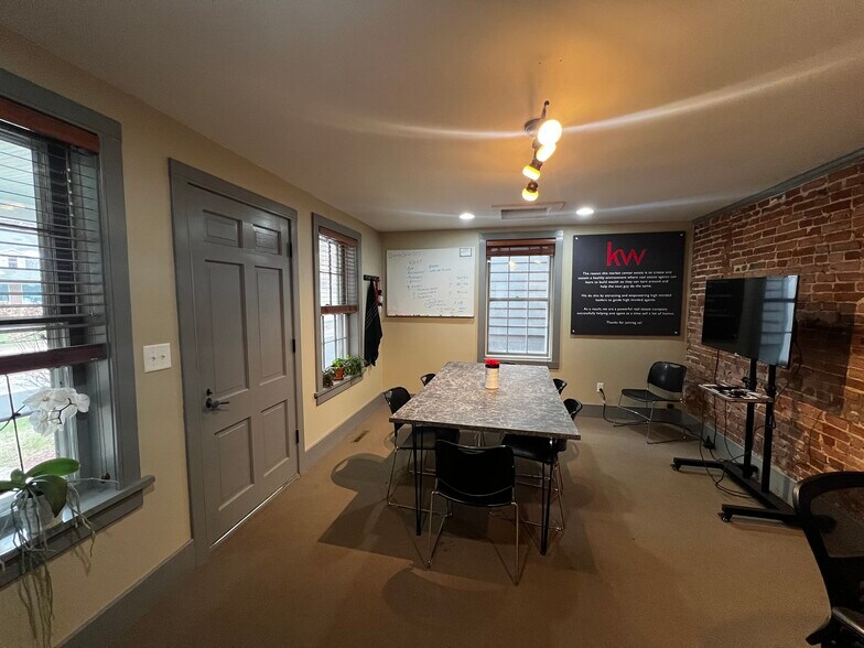 More Photos Of 809 Spring St, Galena Specialty For Sale