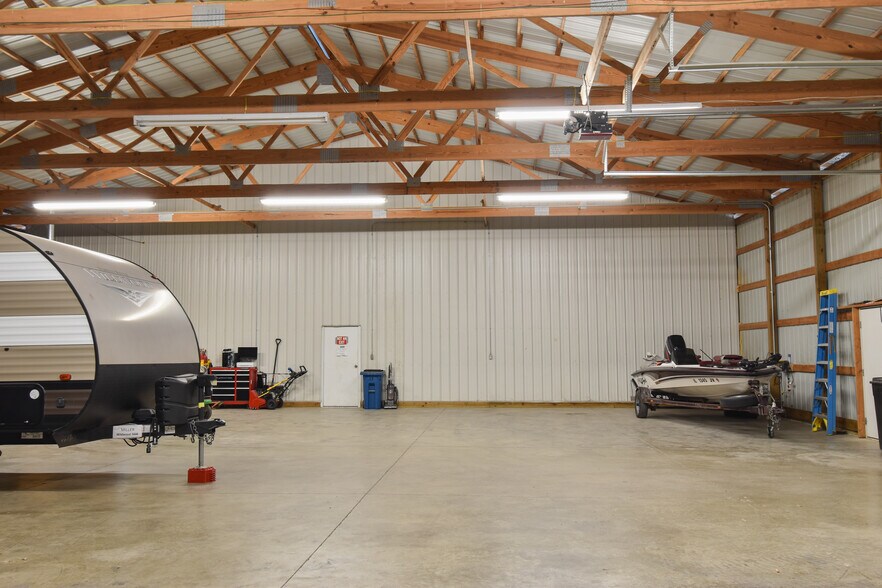 More Photos Of 1311 N Division St, Pontiac Warehouse For Lease