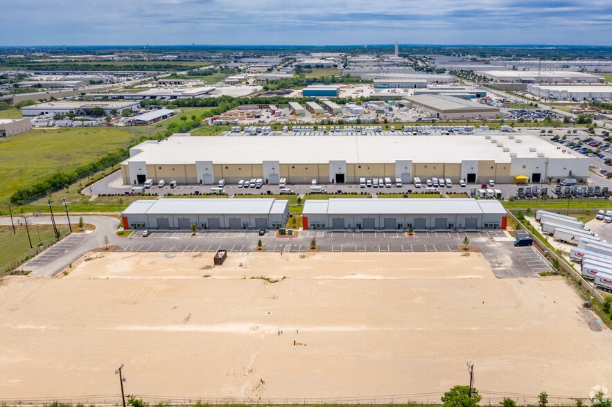 More Photos Of 7637 Fm 3009, Schertz Light Distribution For Sale