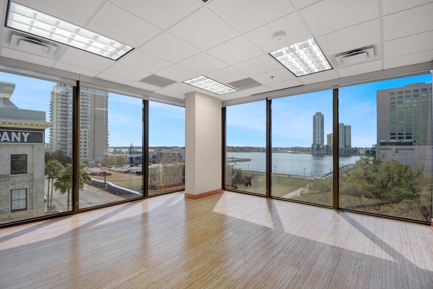More Photos Of 233 E Bay St, Jacksonville Office For Sale