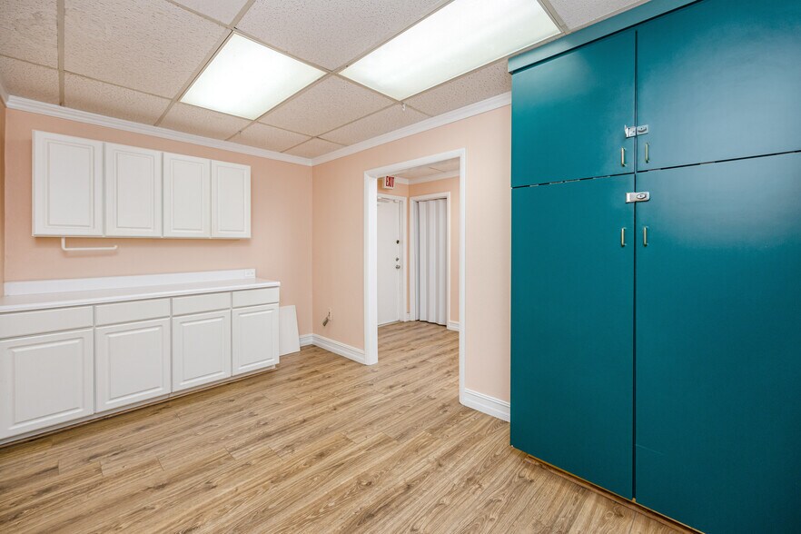 More Photos Of 6449 38th Ave, Saint Petersburg Medical For Lease