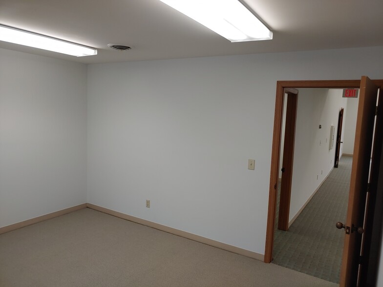 More Photos Of 6631 Commerce Pky, Dublin Light Distribution For Sale