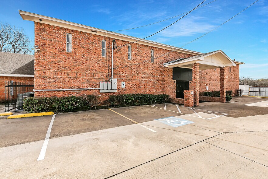 More Photos Of 5007 Ivy Ln, Dallas Specialty For Sale