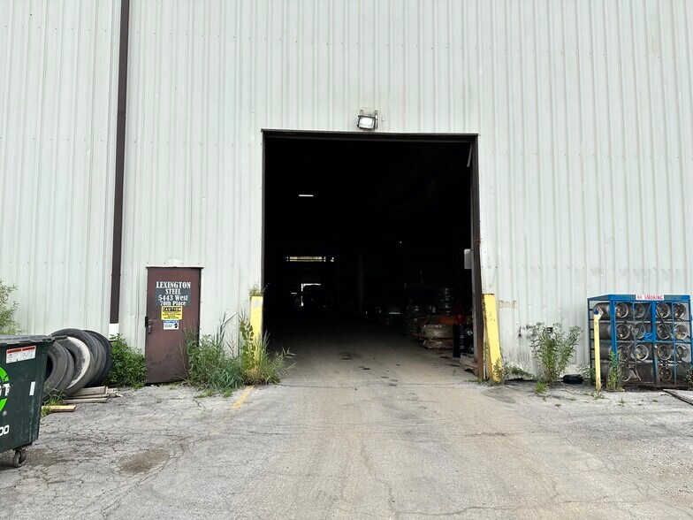 More Photos Of 5443 W 70th Pl, Bedford Park Manufacturing For Sale