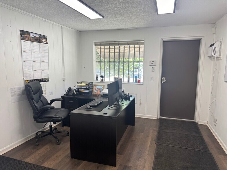 More Photos Of 205 Edgar St, Atlantic Beach Warehouse For Lease