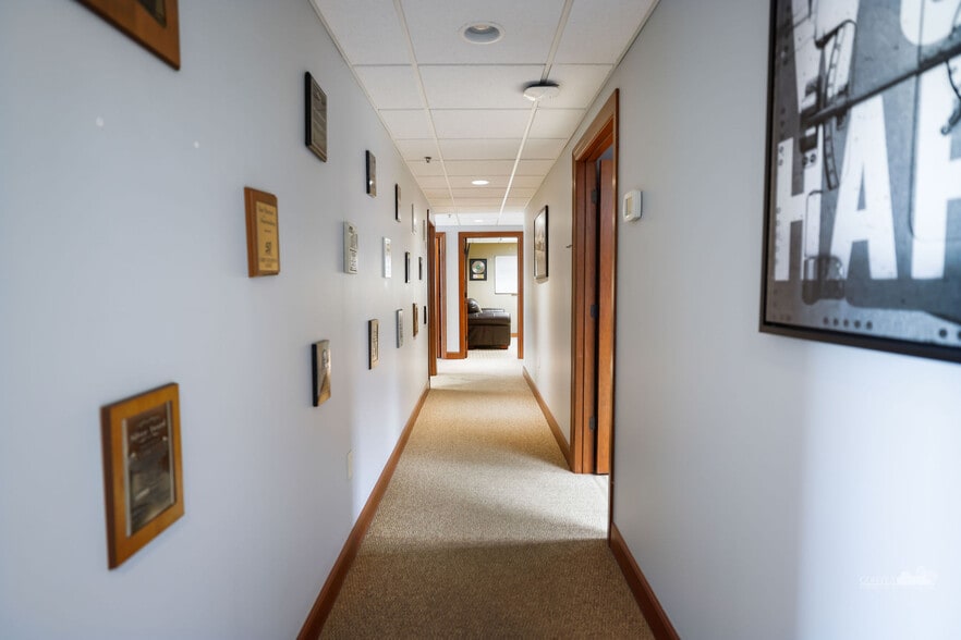 More Photos Of 2200 W Highway 13 W, Burnsville Warehouse For Lease