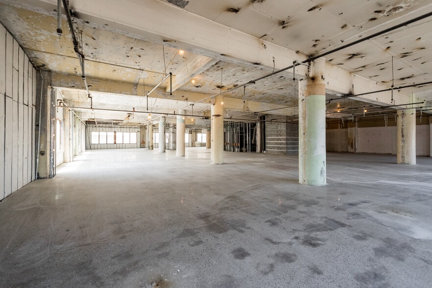More Photos Of 550-565 E Larned St, Detroit Office Residential For Sale