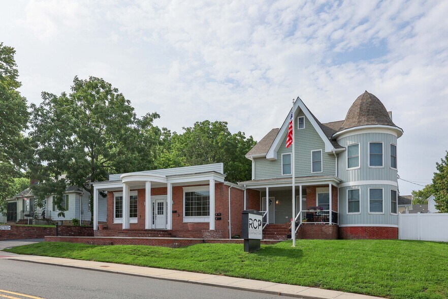 More Photos Of 215 Washington Rd, Sayreville Storefront Retail Residential For Lease