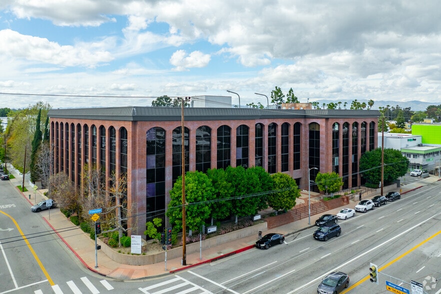 More Photos Of 15315 Magnolia Blvd, Sherman Oaks Office For Lease
