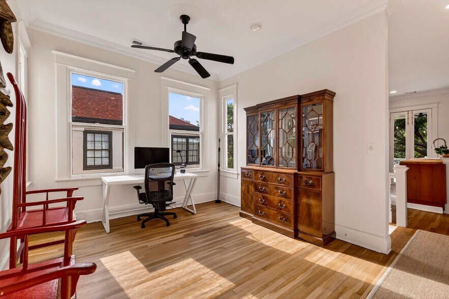 More Photos Of 107 E 35th St, Savannah Office For Sale
