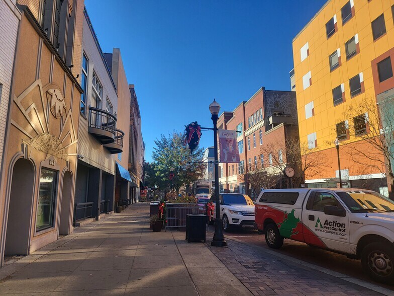 More Photos Of 327 Main St, Evansville Storefront For Sale