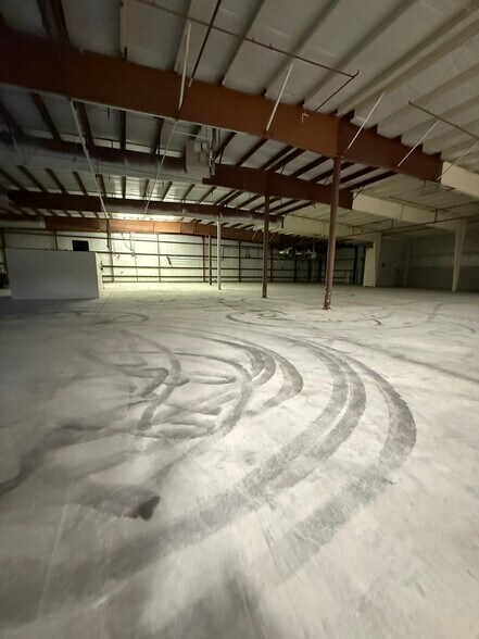 More Photos Of 6351 Inducon Dr E, Sanborn Warehouse For Lease