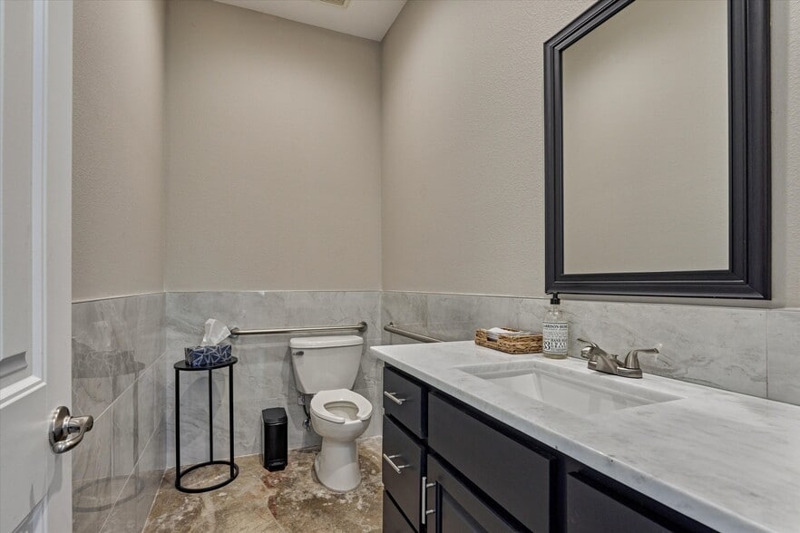 More Photos Of 1902 Longmire Road, Conroe Medical For Lease