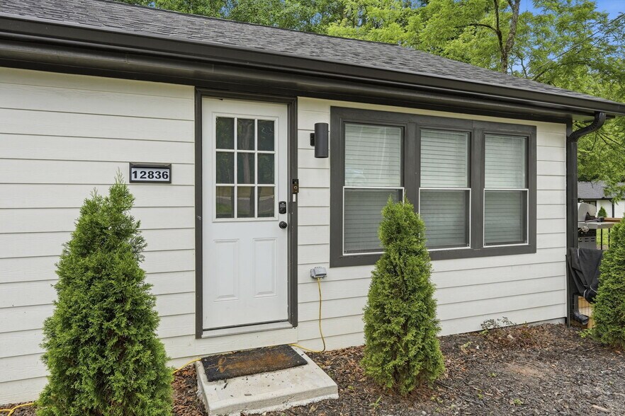 More Photos Of 12836 Cumming Hwy, Canton Flex For Sale