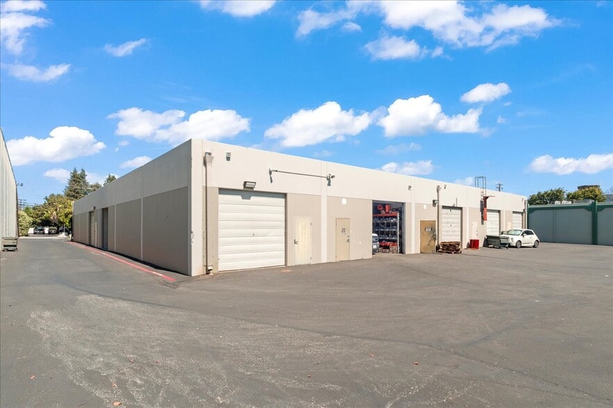 More Photos Of 290-302 Brokaw Rd, Santa Clara Warehouse For Sale