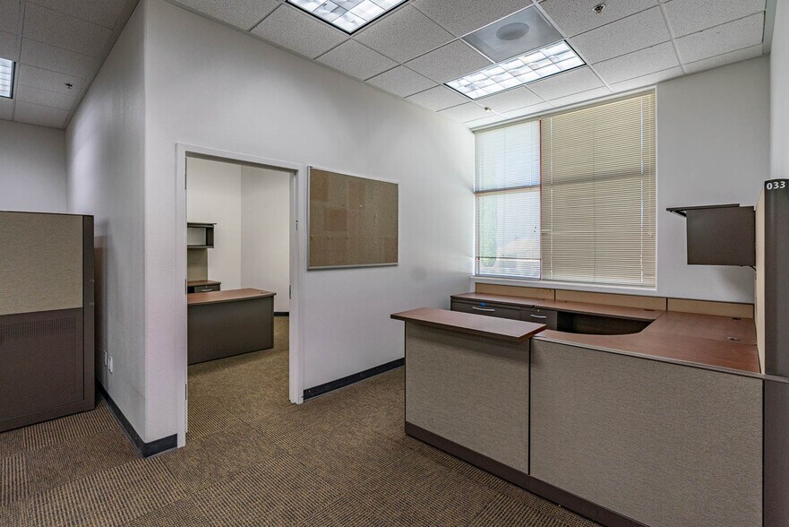 More Photos Of 300-304 E Avenue K6, Lancaster Office For Lease