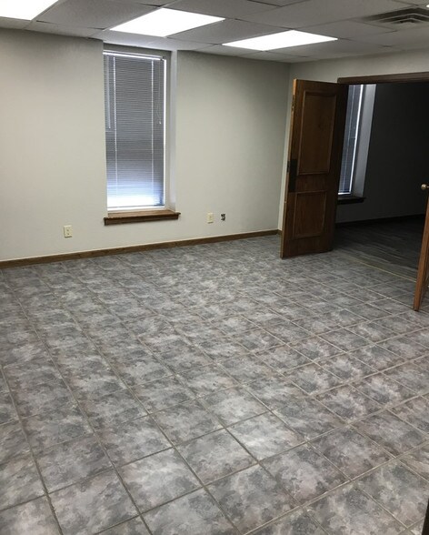 More Photos Of 901 N Virginia Ave, Oklahoma City Manufacturing For Lease