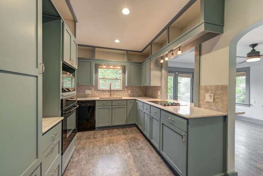 More Photos Of 654 W Main St, Monroe Office For Sale
