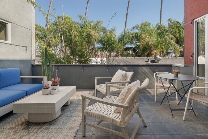 More Photos Of 1324 Abbot Kinney Blvd, Venice Specialty For Lease