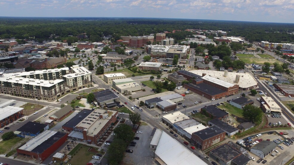 More Photos Of 811 Dickinson Ave, Greenville General Retail For Sale