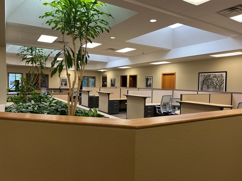 More Photos Of W223N608 Saratoga Dr, Waukesha Office For Sale