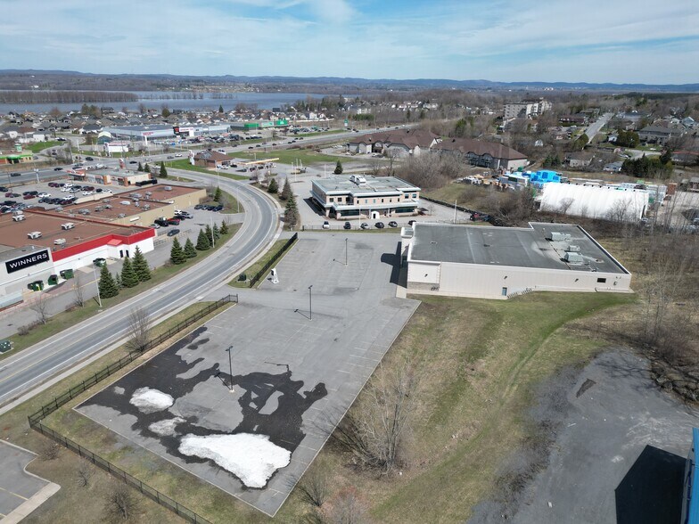 More Photos Of 2747 Chamberland St, Rockland Freestanding For Lease