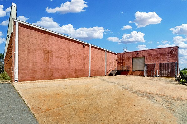 More Photos Of 6514 N Tryon St, Charlotte Freestanding For Lease