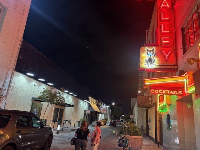 More Photos Of 1522 Wall St, Bakersfield Storefront For Lease