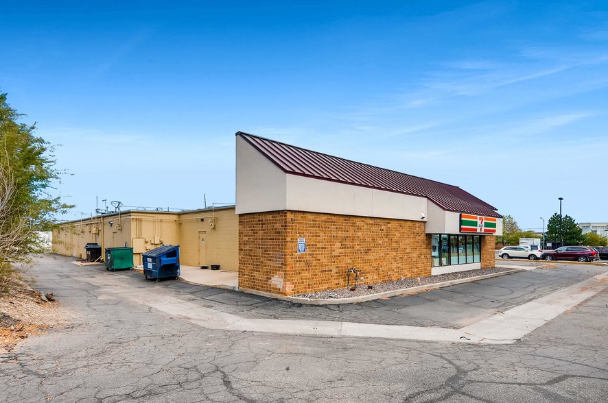 More Photos Of 2295 S Chambers Rd, Aurora Unknown For Lease