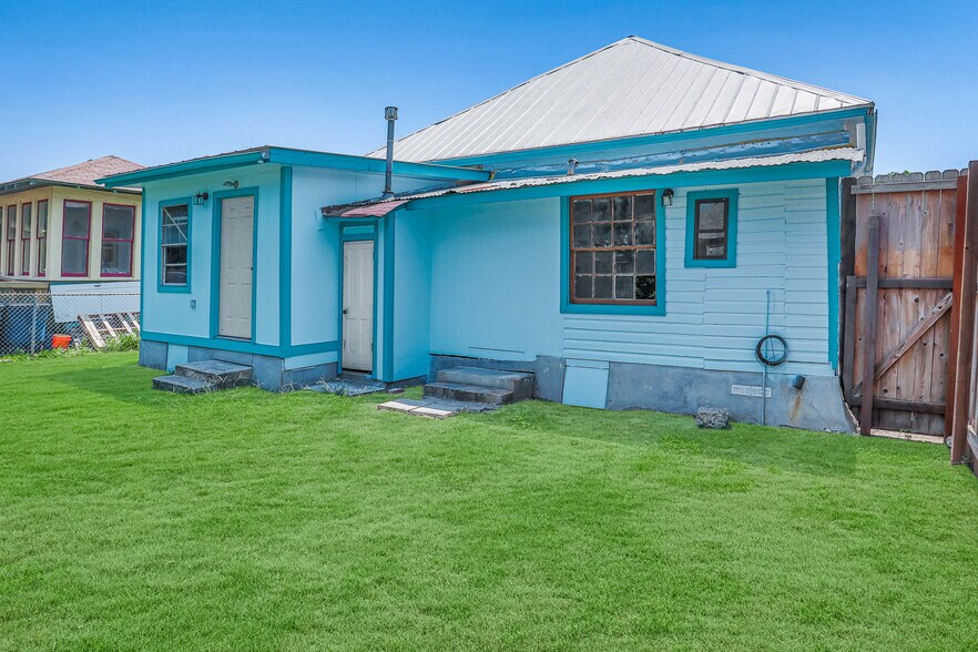 More Photos Of 1234 S Saint Marys St, San Antonio Storefront Retail Office For Sale