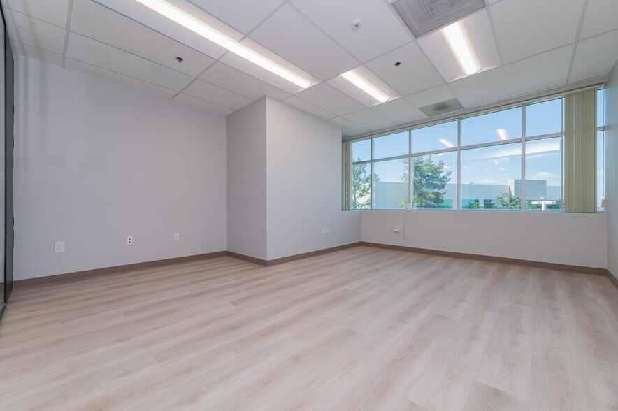 More Photos Of 9341 Irvine Blvd, Irvine Light Distribution For Lease