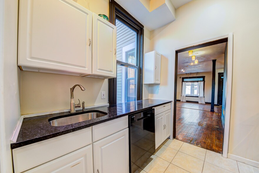 More Photos Of 5817 Ellsworth Ave, Pittsburgh Storefront Retail Office For Lease