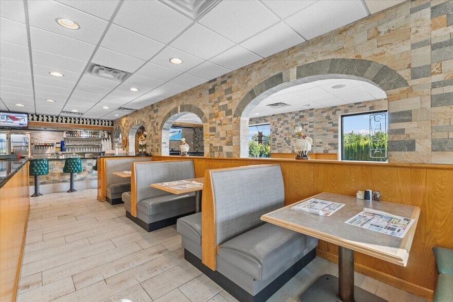 More Photos Of 232 W Moorestown Rd, Wind Gap Restaurant For Sale