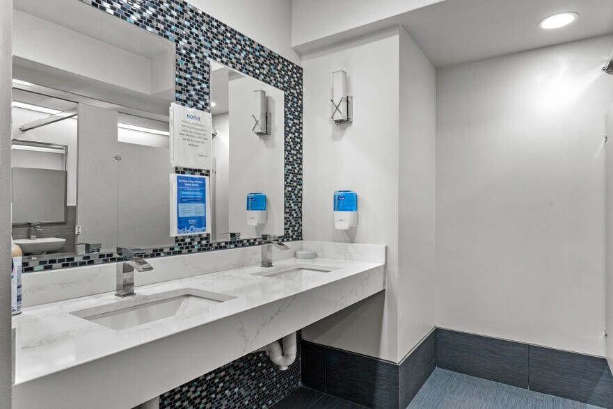 More Photos Of 2201 Lucien Way, Maitland Office For Lease