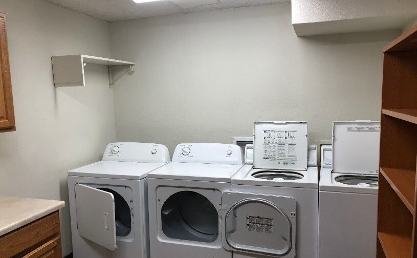 More Photos Of 502 N Silverbell Rd, Tucson Rehabilitation Center For Lease