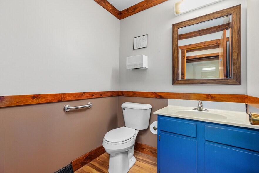 More Photos Of 709 Staunton Rd, Gillespie Office For Sale