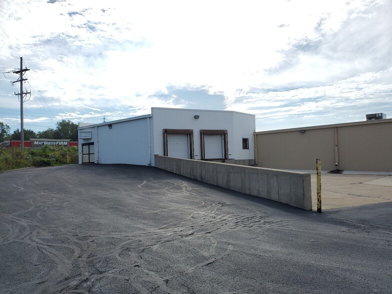 More Photos Of 1920 Edinboro Rd, Erie Flex For Lease