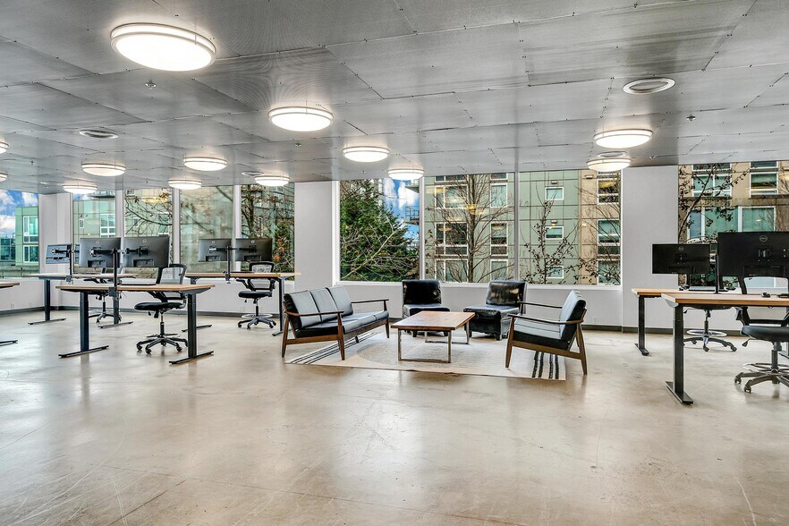 More Photos Of 2727 Western Ave, Seattle Loft Creative Space For Lease