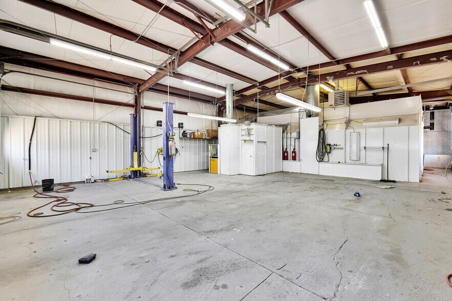 More Photos Of 11209 W Kellogg, Wichita Auto Dealership For Sale