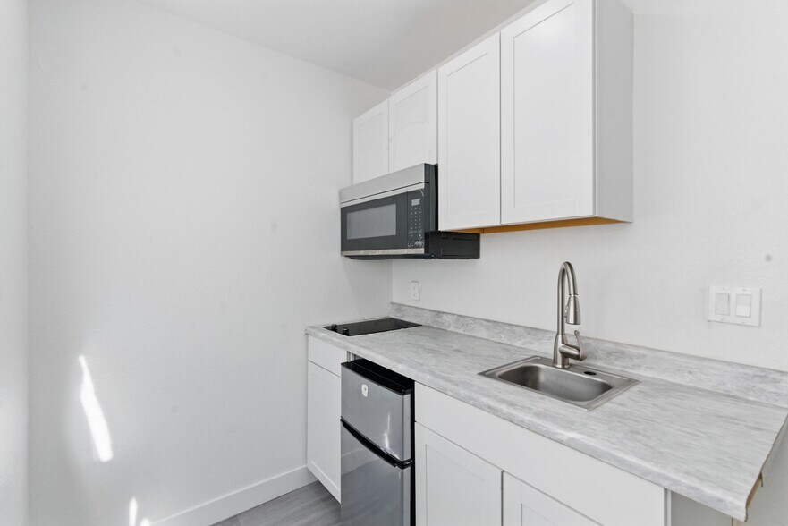 More Photos Of 214 S Maryland Pky, Las Vegas Loft Creative Space For Sale