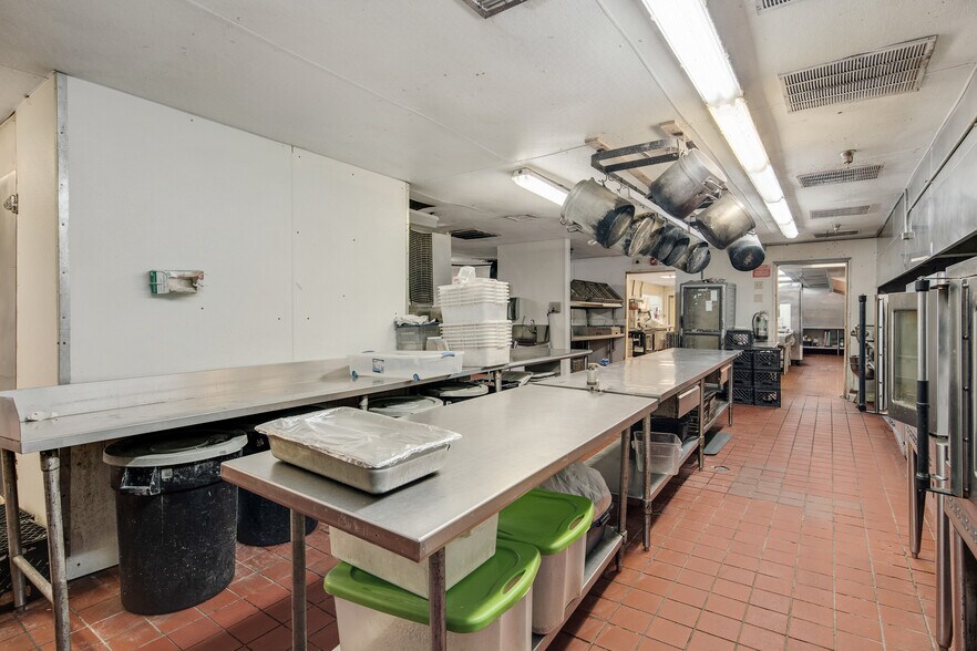 More Photos Of 1226 Main St, Southaven Restaurant For Sale