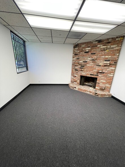 More Photos Of 19428-19434 Business Center Dr, Northridge Warehouse For Lease