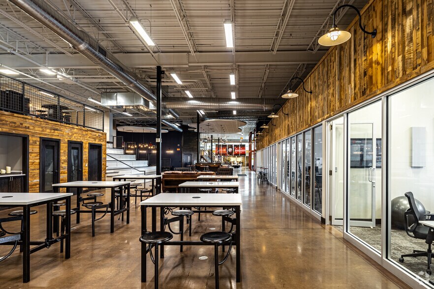 More Photos Of 12022 Blue Valley Pky, Overland Park Coworking Space